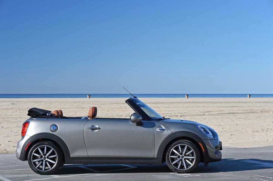  Mini Cooper S Cabrio 2016 года  (US) (фото 13 из 30)